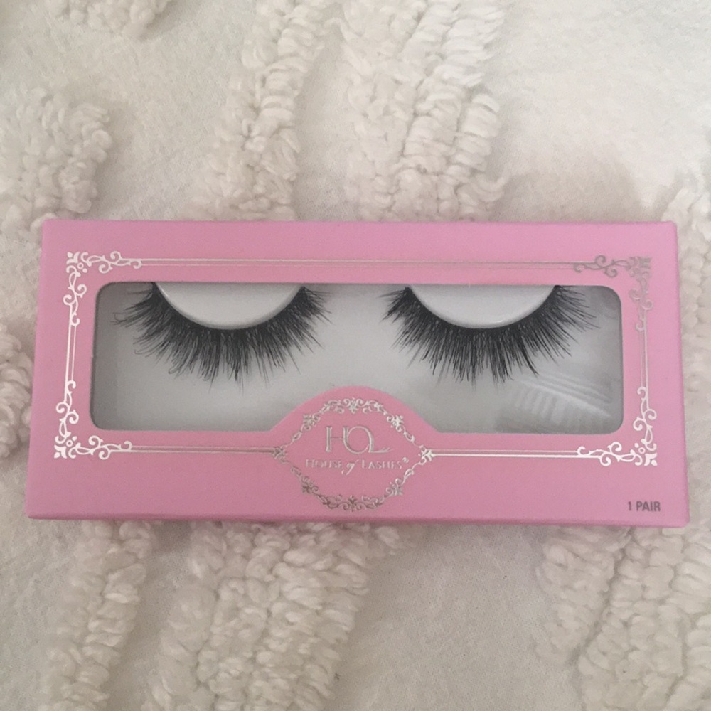 Fake lashes